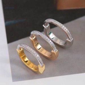 Band Vintage Hot Brand Half Diamond Women's Luxury Jewelry for Women Designer Pure 925 Sterling Silver Lady Party Lock Rings Regalo de calidad superior Ephe