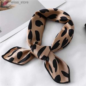 Bandanas Durag Bandanas Durag femmes petit Satin soie Foulard carré imprimé Wrap Foulard femme mouchoir Bandana cou cheveux maigre cravate foulards châles Y240325