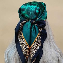 Bandanas Durag Four Seasons Beach Kerchief 2023 Nieuwe Sunset Silk Headband Dames Populaire Design Hoofdband Luxe 70x70 cm vierkante sjaal 240426