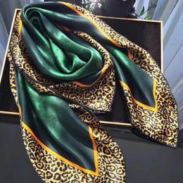 Bandanas Durag Jade Bufanda de seda verde Marca para mujer Patrón de leopardo Cuadrado 90 90 cm Accesorios de moda Diadema 231007