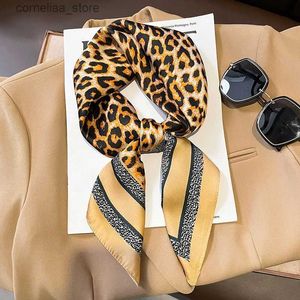 Bandanas Durag Foulards 2023 Nouvelle Mode Imprimé Foulard Femme 70X70cm Pashmina Foulard En Soie Carré Châle Décoratif Bandeau Cou De Luxe Design Bandana Y240325