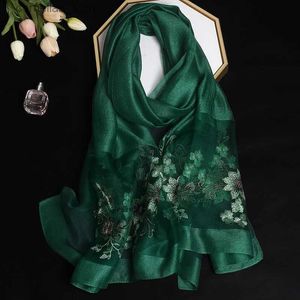 Bandanas Durag Foulards 2024 Écharpe de châle en soie de luxe pour femmes Design Broderie Fleurs Hijab Wraps Bufandas Foulard Femme Fouloud Echarpe Y240325