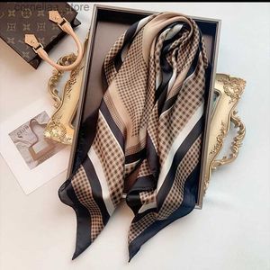 Bandana's Durag Sjaals Luxe merk sjaals voor dames Sjaalprint Zijde Satijn Hijab Sjaal Vrouwelijke bandana 70 * 70 cm Vierkante sjaals Sjaals voor dames 2024 Y240325