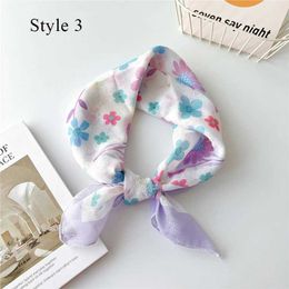 Bandanas Durag Womens Cotton Linen Small Square Scarf Siège-Châchier Collier Collier Floral Imprime Fleurée 58 * 58 cm Écharpe douce 240426