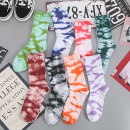 bandhnu Chaussettes tie-dye Chaussettes en tube de coton pour femmes Chaussettes de basket-ball de style de sport de rue de personnalité coréenne