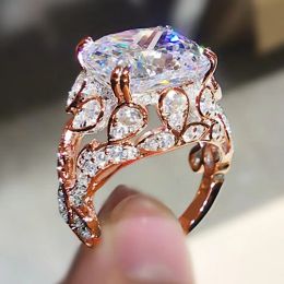 Bands HUITAN Creative Hollow Design Magnifique anneaux de zircone cubique pour femmes Rose Gold Couleur / Couleur argentée Jew Jewelry à la mode