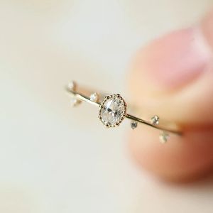 Groupes huitan daity féminin mince anneaux or couleur or incravée cristal cubic zirconi anneaux de mariage mode exquise dame bijoux en gros