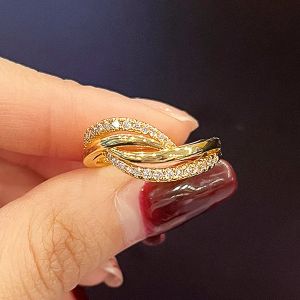 Bands Huitan Fashion Damesringen voor bruiloftaccessoires met kubieke zirconia -statement vrouwelijke ringen Fancy Gift Hoge kwaliteit sieraden