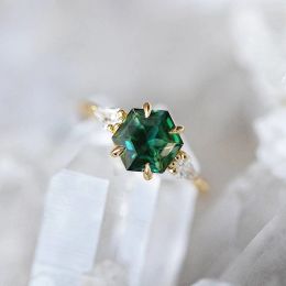 Banden huitan geometrische vorm groene kubieke zirkonia vingerring voor vrouwen elegante bruiloft engage party accessoire nieuw ontworpen sieraden
