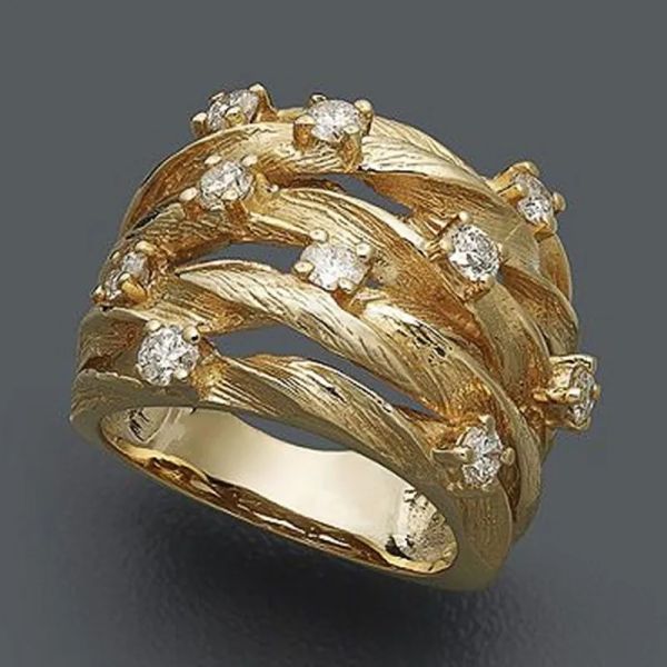 Bandas Huitan Luxury Gold Color Cross Rings Rings Paved deslumbrante Cubic Zirconia Fashion Wedding Weddal Bridal Jewelry