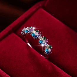 Bands Huitan Nieuwe gekleurde kubieke zirkonia -ringen voor vrouwen zilveren kleur luxe trouwband accessoires verlovingsfeest mode sieraden