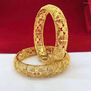 Bangle 1 PCS Est Dubai Hollow Filigraan Luxe bruiloftsfeest Geel goud gevulde damesarmband Openbaar 15 mm dik