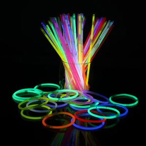 Bangle 100pcs 7 kleur gloedstick veilig licht stok ketting armbanden fluorescent voor evenement feestelijke feestbenodigdheden concertdecor