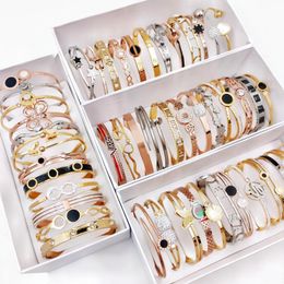 Bracelet 10 Pcs/Lot à la mode de luxe en acier inoxydable 316L bracelets porte-bonheur pour femmes filles mode cristal coeur ouvert bracelets bijoux cadeaux