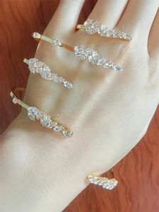 Bracelet plaqué or 18 carats en zircone cubique, feuille de fleur, anneaux croisés, bijoux pour femmes, poignées de mariage