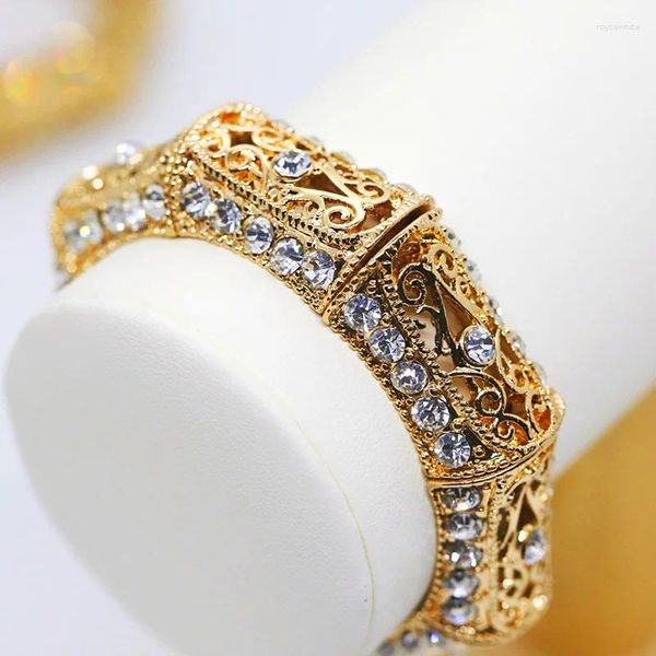 Bracelet 1PC Cadeau Design Femmes Luxe Main Creux Bracelet Bijoux Fête De Mariage Décor