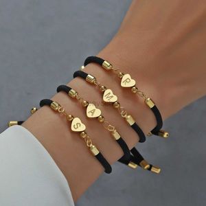 Brazalete 1pc Nuevo clásico A-Z Heart Letter Inicial Bracelet Women Simpel Simpl Ajustable colorido brazalete de cuerda para mujeres Regalo de joyería 240411