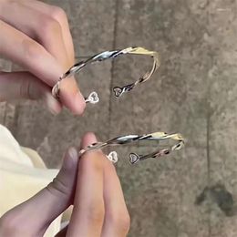 Bangle 1Pc Eenvoudige Liefde Hart Vrouwen Gepolijst Effen Ring INS Niche Design Armband Mode Accessoires