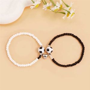 Bracelet 2 pièces / ensemble de football en forme de coeur magnétique hommes et perles de riz pour femmes correspondant à couple de bijoux sportifs cadeaux Q240522