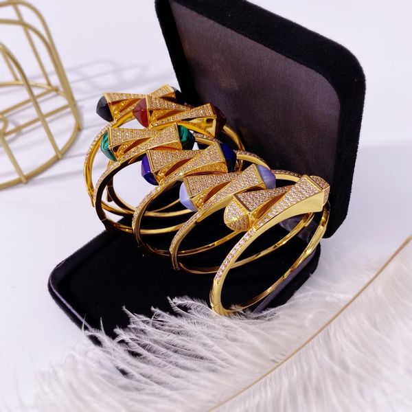 Brazalete 2022 Tendencia Venta caliente Marca Clásico Europa Famosa Joyería de lujo Pulseras para mujeres Triángulo Pirámide Piedra preciosa natural Color oro