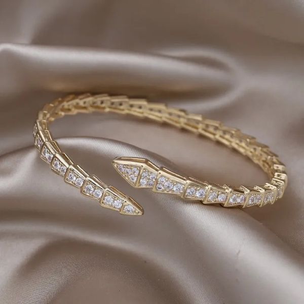 Bracelet 2023 Design Bijoux de mode 14K plaqué or cuivre incrusté de zircon serpent ouvert bracelet de luxe accessoires de fête pour femmes 231021