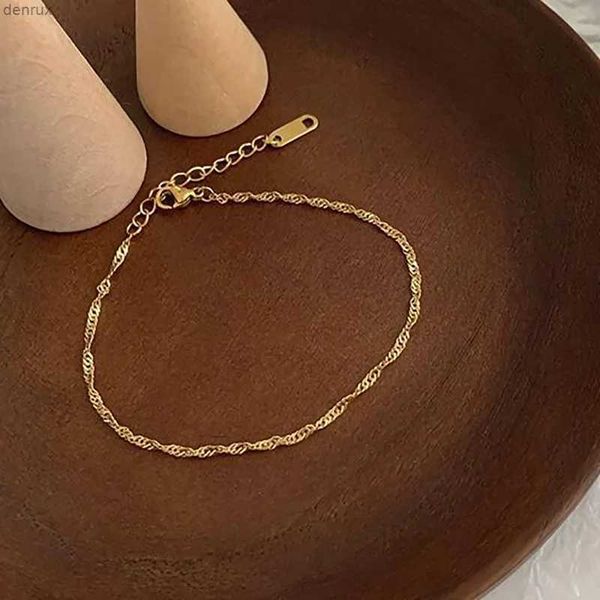 Brazalete 2023 Moda coreana Pulseras de oro de ondas de agua delgada para niñas Prazalización de cadena chapada de oro de acero inoxidable libre de acero inoxidable