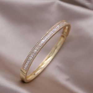 Bracelet 2023 Corée du Sud Design Bijoux de mode Plaqué or 14 carats Luxe Zircon complet Bracelet fermé Accessoires de fête pour femmes élégantes