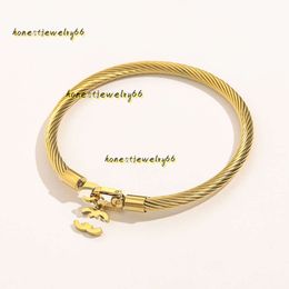 Bracelet 2024 Bracelet de créateur Mode Princesse Cadeau Bijoux Bracelet Plaqué Or 18 Carats Femmes Amour Manchette Bracelet De Luxe Fête De Mariage Bijoux En Gros Bracelet