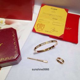 Bracelet 2024 Top Qualité Mince Narrow Edition Bracelet Rose Gold Designer Femmes Diamant Bracelet Top En Forme De V Or 18k Argent Bracelet Ouvert Boîte À Bijoux De Mariage Q9