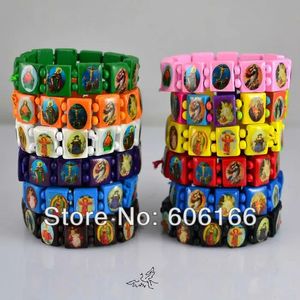 Bangle 24 stks/partij Mix Kleur Rozenkrans Kralen Armband Katholieke Houten Heilige Icoon Jezus Maagd Maria Armbanden Religieuze Sieraden