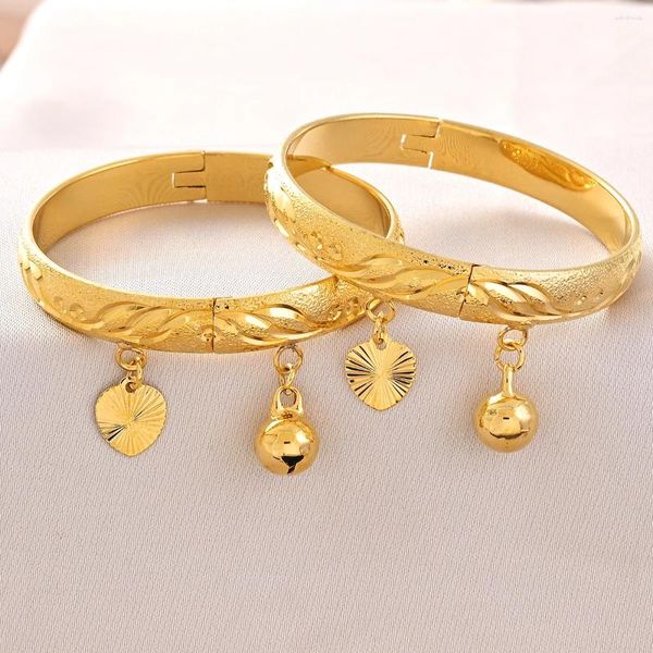 Brazalete 2 uds 45mm Color dorado campana corazón bebé abierto alta calidad brazaletes para niños joyería de moda Simple Medio Oriente árabe África regalo