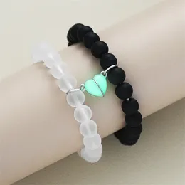 Bracelet 2pcs Couronne à la main Bracelet Bracelet Luminou Heart Glow in the Dark For Men Men Femmes Femmes Férorescents Cadeau