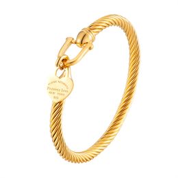 Brazalete 361L Brazaletes de acero inoxidable Pulseras Charm Gold Color Cable Wire Cuff Heart Colgante Pulsera para mujeres Niñas Joyería 230627