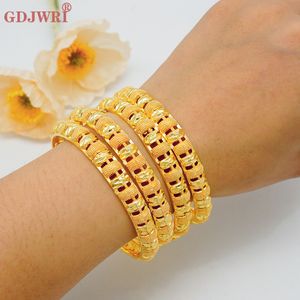 Bangle 4pcs/Lot Dubai Wedding Bangles voor vrouwen Ethiopische Arabische sieraden Goudkleur Indiase armbanden Verjaardagsfeestje Juwelen geschenken 230814