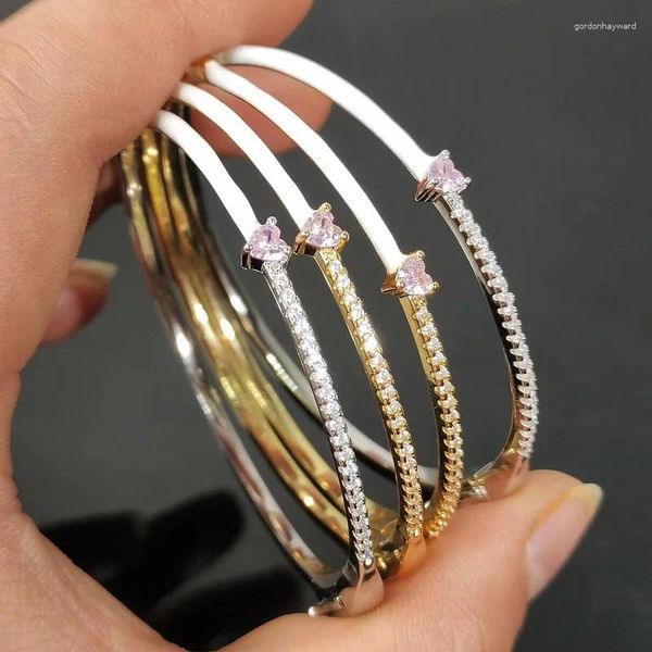 Brazalete Brazaletes de 60 mm con circonita cúbica de piedra de corazón rosa y esmalte blanco de oro chapado en platino para mujer joyería de moda