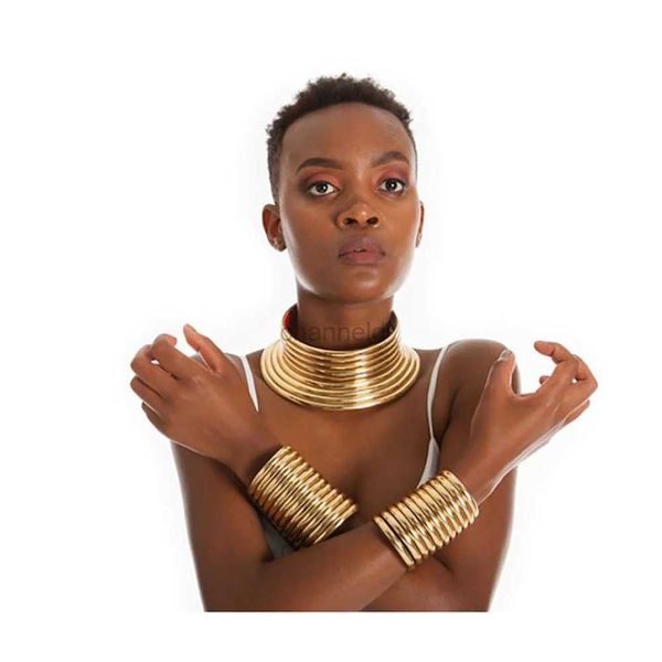 Bracelet collier tribal africain ensemble de bracelets exagéré collier pour dames à la mode avec personnalité accessoires de bijoux en plastique avec photo sur le podium 240319