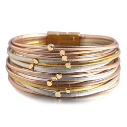 Bracelet en cuir en cuir triple couleurs de bracelet pour femmes Bohemian Metal Perles multicouche Bracelets de mode à bande mince Bijoux de mode 24411