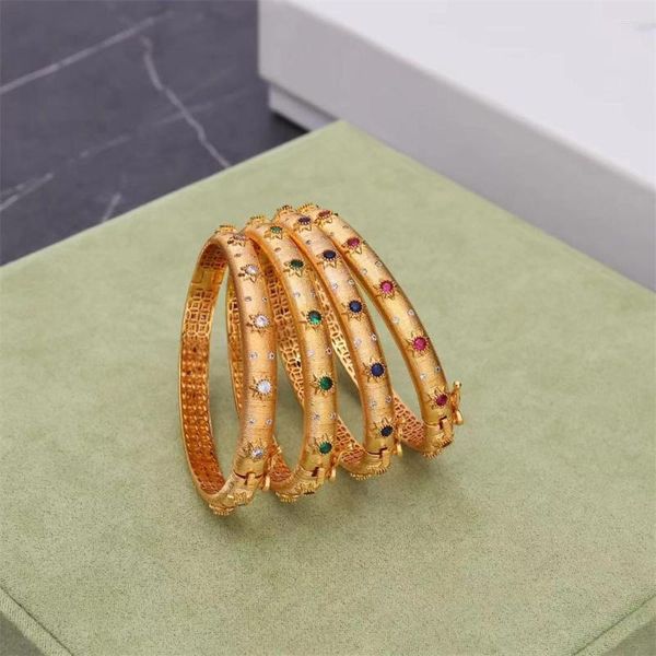 Brazalete de piedra de color oro antiguo proceso de trefilado joyería con dijes italianos Egipto Vintage 2023.