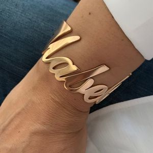 Bangle armbanden grote armbanden aangepaste naam armband roestvrijstalen sieraden paar armband voor vrouwen gepersonaliseerde cadeau gouden manchet armbanden 230811