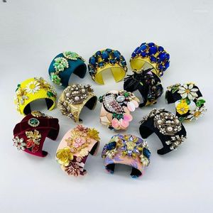 Brazalete Brazalete abierto barroco 2022 Diamante de imitación cosido a mano Flores de pájaro Estilo bohemio Circlet Regalo de Navidad Inte22