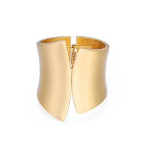 bangle armband schakelketting kettingen mannen paar Bruiloft zilver goud geschenk ontwerper armbanden voor vrouwen mode overdreven asymmetrische brede rand legering opening zilver 22