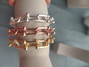 Bangle Armband schakelketting Dunne Dikke U-vormige Liefde Designer horloges Vrouwen Mannen paar modeontwerper watche Top Kwaliteit Bruiloft Feest Thanksgiving Valentijn