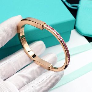 Bangle armbanden voor dames en meisjes.Luster hoogwaardige set met roze diamanten.Glamoureuze luxueuze sieraden prachtige geschenken.