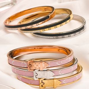 Bangle armbanden Gouden en zilveren armband Pop Luxe Europees en Amerikaans Roze Modemerk Jonge stijlen Klassieke stijl Kerstpaar Cadeaus voor vrouwen