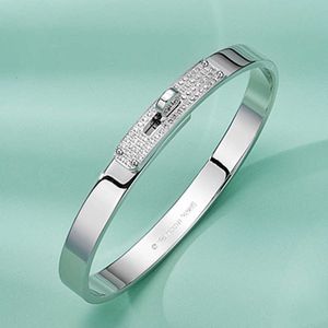 Brand Brand High Quality for Women and Men Sale Fashion Style Micro Set Zircon Bracelet plaqué avec une atmosphère d'or Lock Round Real 862191