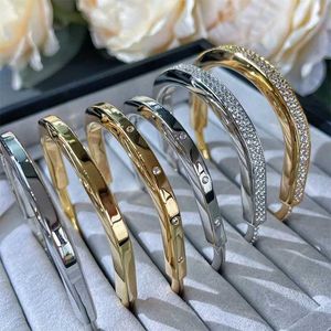 Bangle Classic New 2024 925 Silver Luxury Jewelry Brand Womens Classic Geometry Zircon Lock Rose Gold Giftary Q240522