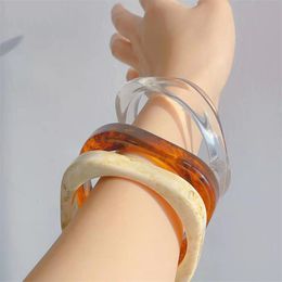 Bangle Kleurrijke Jelly Gradiënt Acrylhars Onregelmatige Open Armband Manchet Transparant Breed Vierkant Voor Vrouwen Sieraden 230926