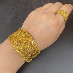 Bangle koperen vergulde gouden armband met ring Luxe bloemontwerp Dubai Saoedi voor vrouwen meisjes handketen bruids Arabische sieraden