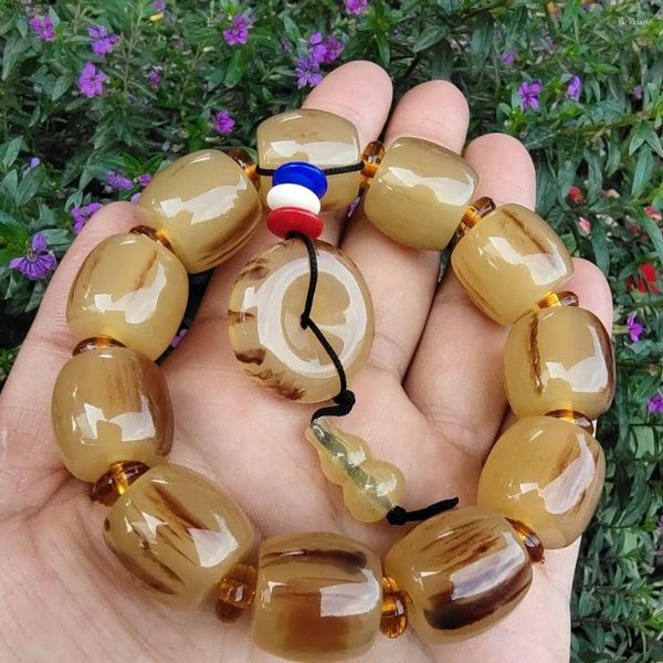 Brazalete De Cuentas De Cuerno De Vaca Con Múltiples Texturas Clásicas Y Claras En La Parada De Automóvil De Mano Del Mercado De Antigüedades