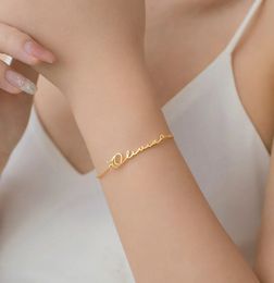 Bracelet nom personnalisé bracelet personnalisé en acier inoxydable bracelets délicats cadeaux de demoiselle d'honneur cadeau de fête des mères pour elle 231123